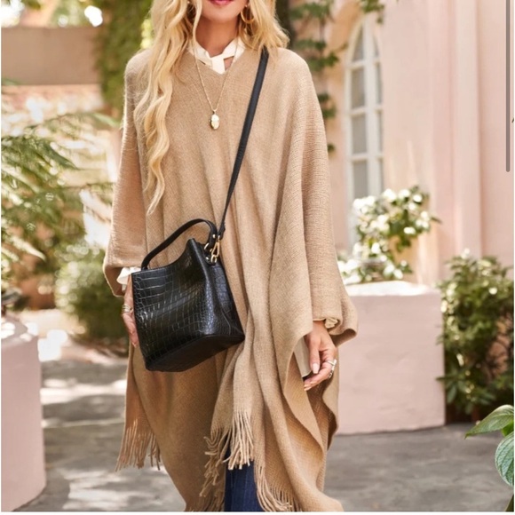 *NEW* AOTA VEGAN CROC LEATHER BUCKET BAG - Picture 2 of 7